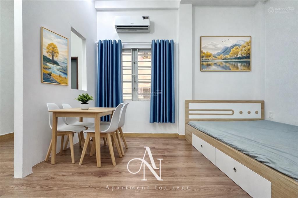Căn hộ tách bếp full nội thất, cửa sổ thoáng, ngay mặt tiền phan văn trị bình thạnh