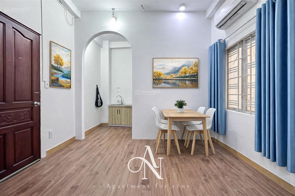 Căn hộ tách bếp full nội thất, cửa sổ thoáng, ngay mặt tiền phan văn trị bình thạnh