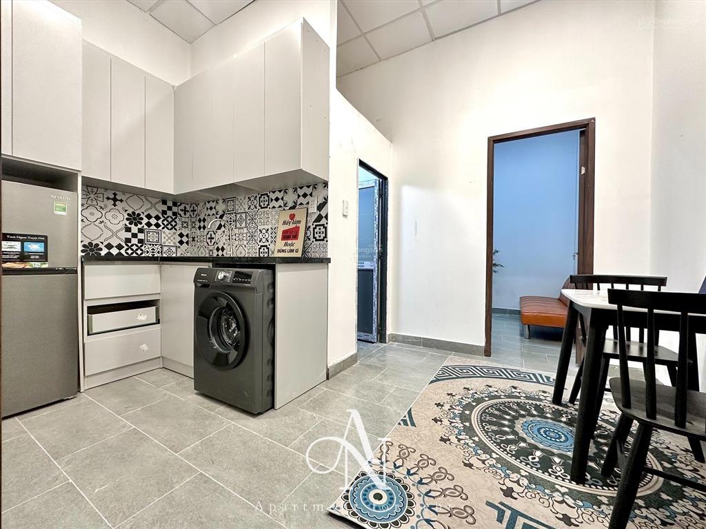Căn hộ 1 phòng ngủ tách bếp  phòng khách  35m2  full nội thất ngay khu phố đi bộ phan xích long
