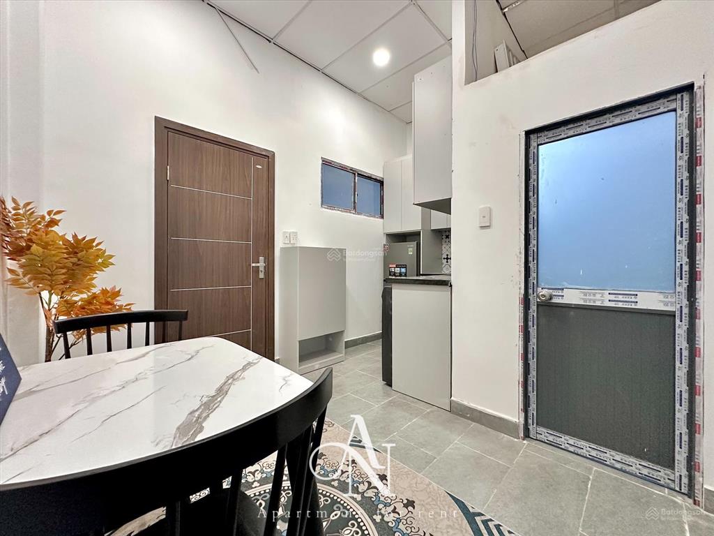 Căn hộ 1 phòng ngủ tách bếp  phòng khách  35m2  full nội thất ngay khu phố đi bộ phan xích long