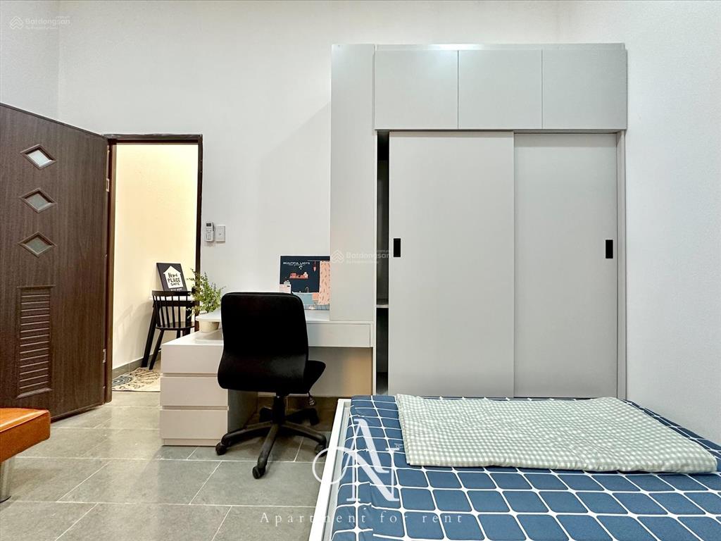 Căn hộ 1 phòng ngủ tách bếp  phòng khách  35m2  full nội thất ngay khu phố đi bộ phan xích long