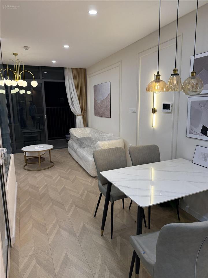 17 triệu/1 tháng  2 ngủ, 2wc discovery  trước 13/06