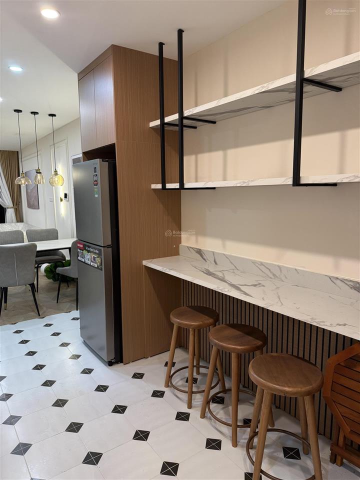 17 triệu/1 tháng  2 ngủ, 2wc discovery  trước 13/06