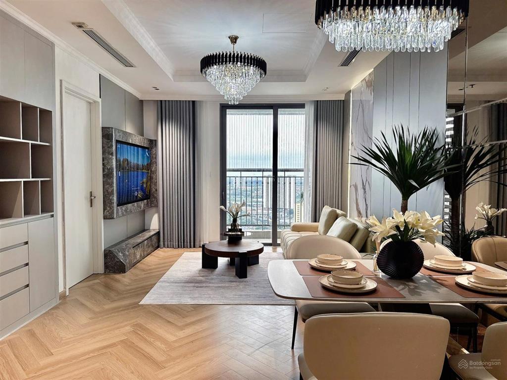 Chính chủ cho thuê chcc vinhomes nguyễn chí thanh căn hộ 86m2 tầng 20 bc hướng đông nam, nt đẹp