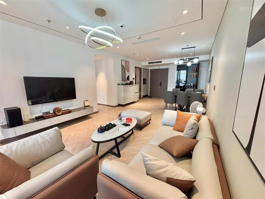 Đổi lên căn góc 3pn nên cần chuyển nhượng căn 82m2, full nt sang xịn, giá chỉ 6 tỷ.