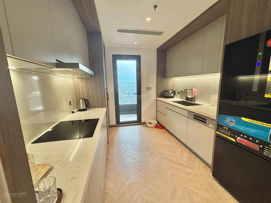 Đổi lên căn góc 3pn nên cần chuyển nhượng căn 82m2, full nt sang xịn, giá chỉ 6 tỷ.