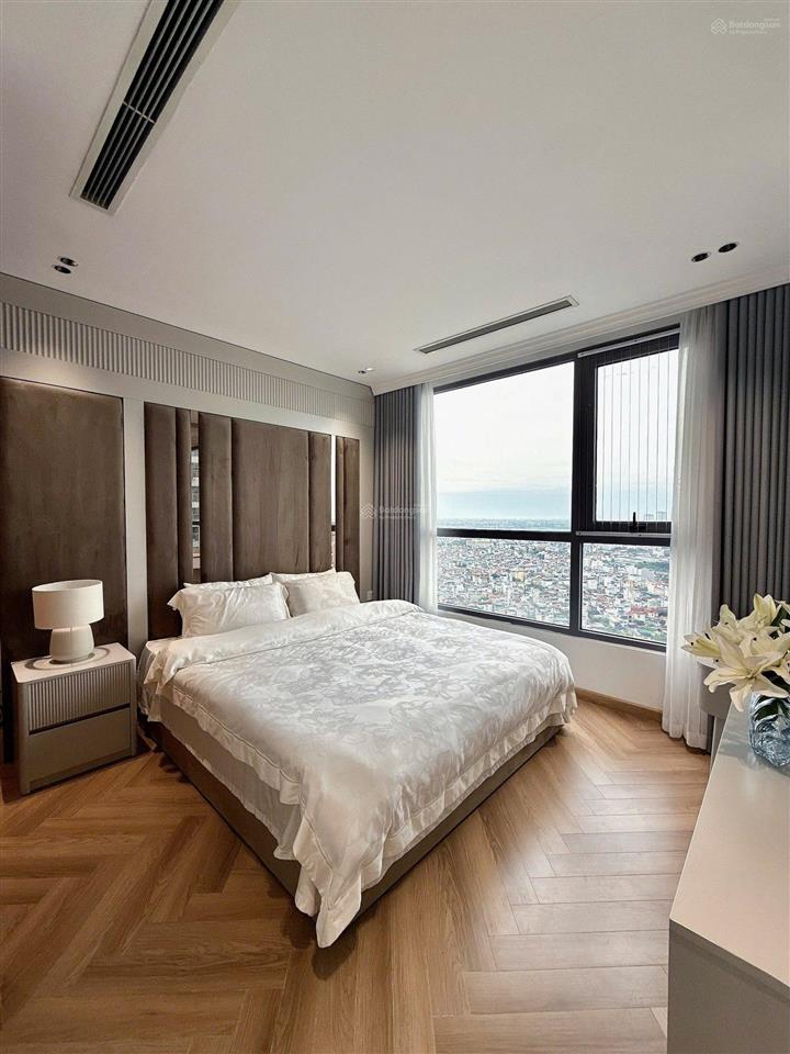 Chính chủ cho thuê chcc vinhomes nguyễn chí thanh căn hộ 86m2 tầng 20 bc hướng đông nam, nt đẹp