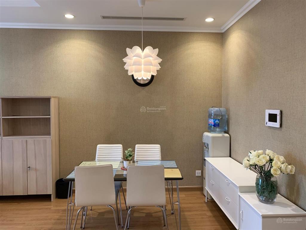 Bán căn hộ chung cư vinhomes nguyễn chí thanh. căn hộ 86m2, tầng 16, bc hướng đông nam. giá 10,8 tỷ