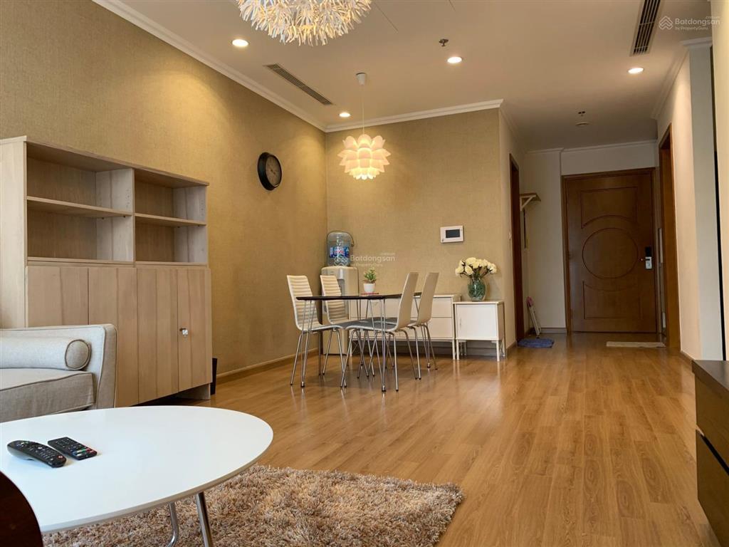 Bán căn hộ chung cư vinhomes nguyễn chí thanh. căn hộ 86m2, tầng 16, bc hướng đông nam. giá 10,8 tỷ