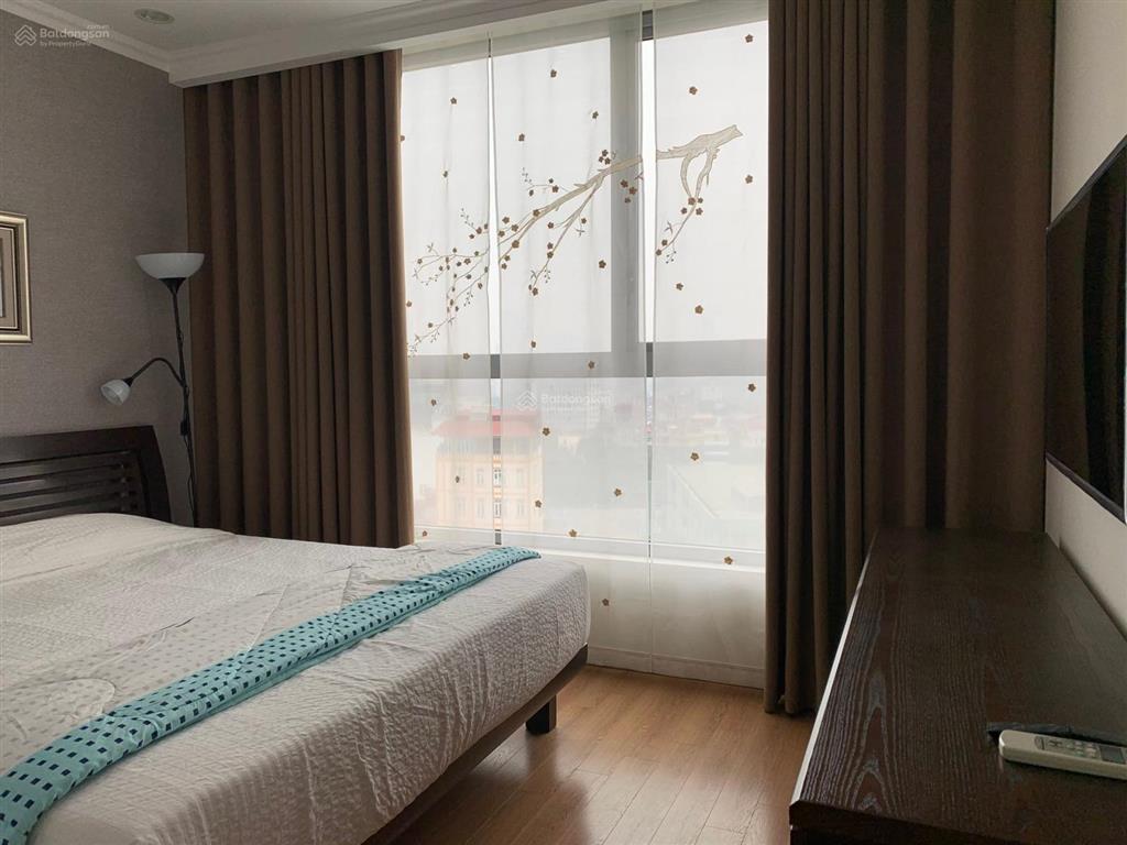 Bán căn hộ chung cư vinhomes nguyễn chí thanh. căn hộ 86m2, tầng 16, bc hướng đông nam. giá 10,8 tỷ