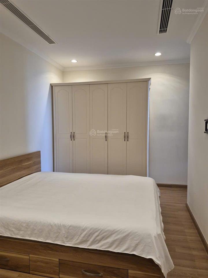 Bán căn hộ chung cư vinhomes nguyễn chí thanh. căn hộ 2pn, 86m2, full nt. giá 10,8 tỷ