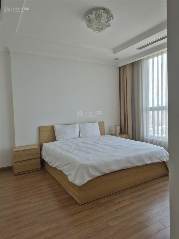 Chính chủ gửi cho thuê chcc vinhomes nguyễn chí thanh căn hộ 86m2 tầng 20 bc hướng đông nam nt đẹp