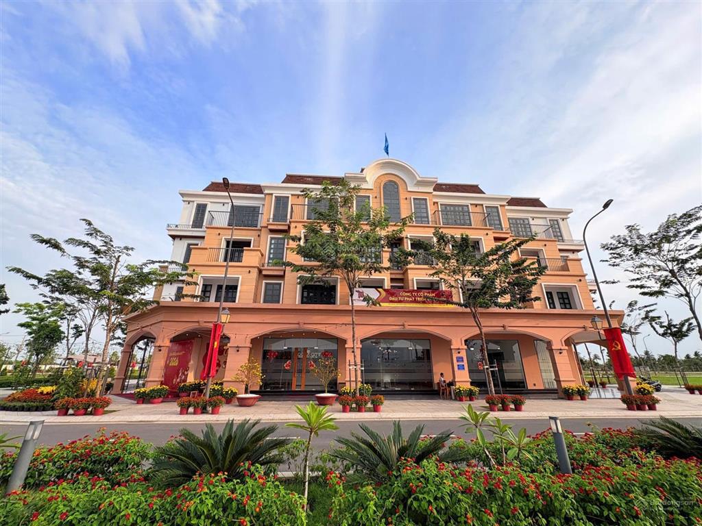 Chính chủ bán gấp nền đất ngay trung tâm thị trấn thủ thừa 108m2 sổ riêng sang tên công chứng ngay