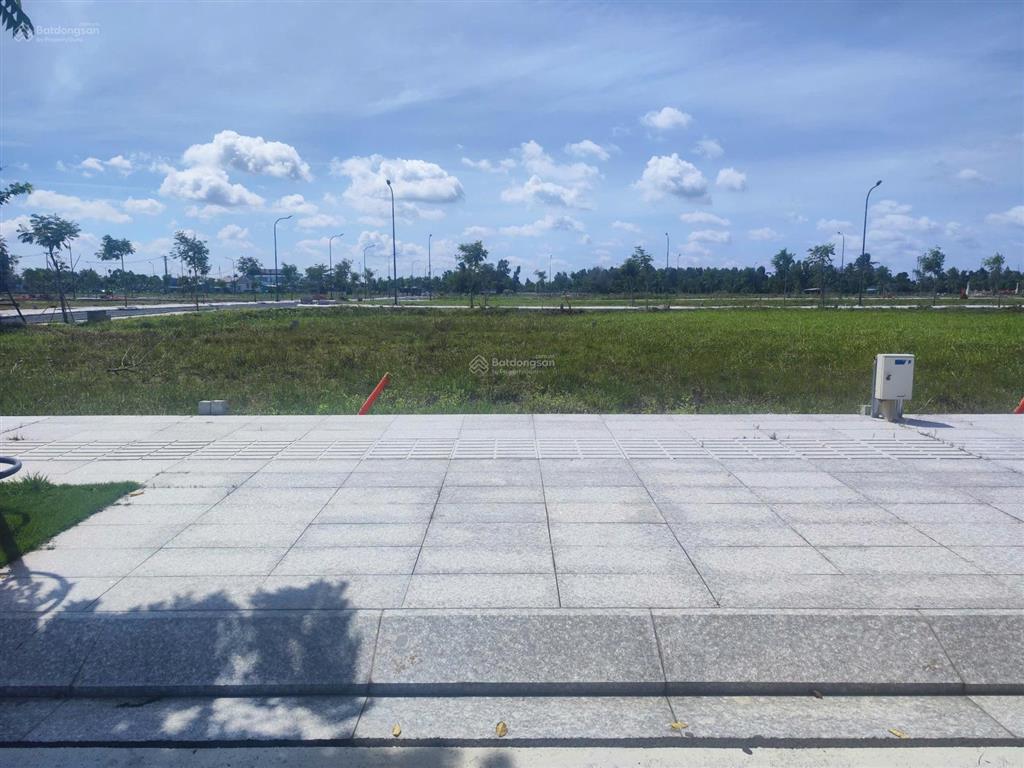 Chính chủ bán gấp nền đất ngay trung tâm thị trấn thủ thừa 108m2 sổ riêng sang tên công chứng ngay