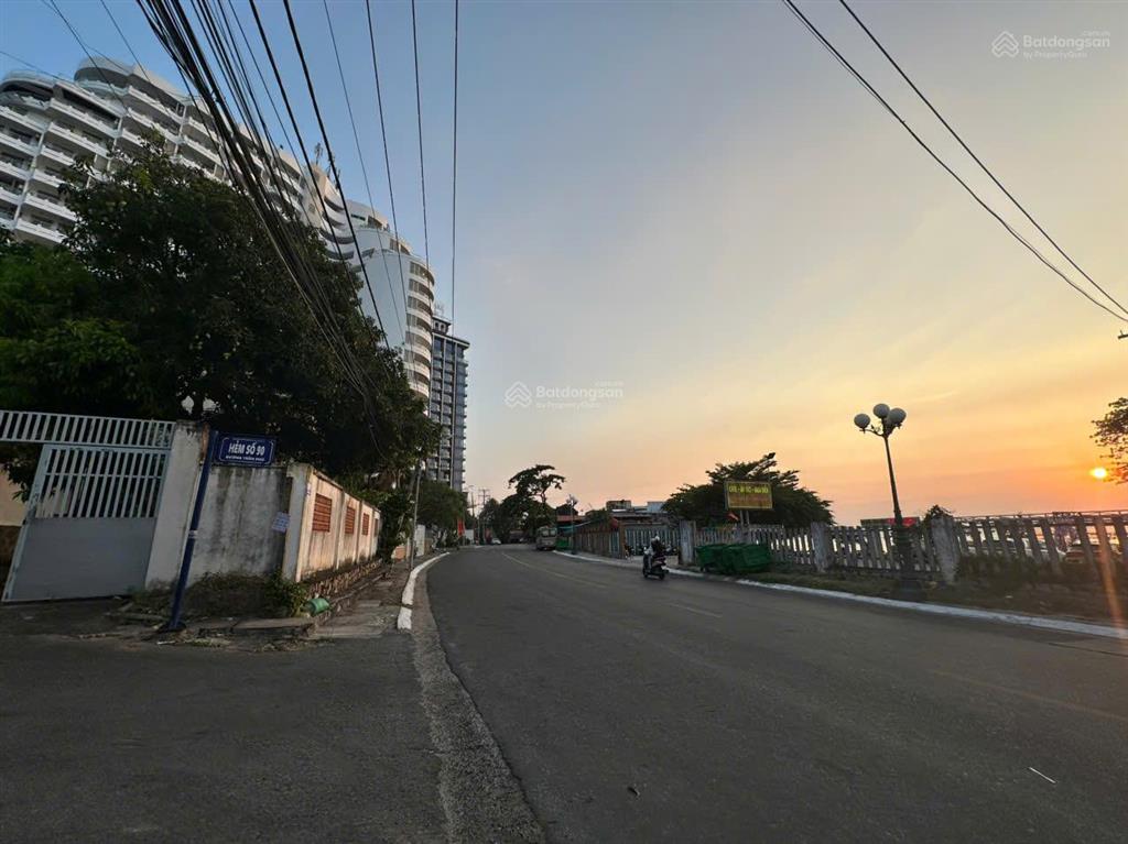Cho thuê nhà 90 trần phú vũng tàu góc 2 mặt tiền cực đẹp view trực diện biển làm nhà hàng , cà phê
