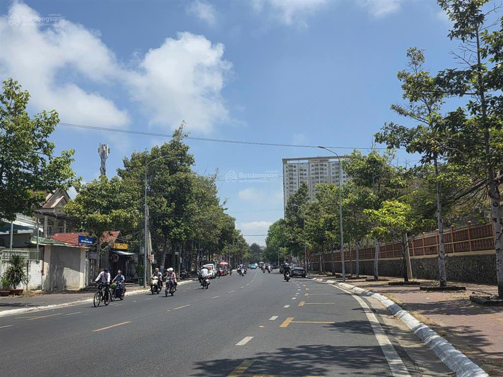 Cho thuê nhà cấp 4 ngang 18m mặt tiền võ thị sáu vũng tàu 450m2 giá 70tr/ tháng