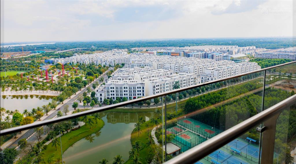 2pn2wc  lầu cao  bán 4,090 tỷ, hướng đông bắc, lumiere boulevard