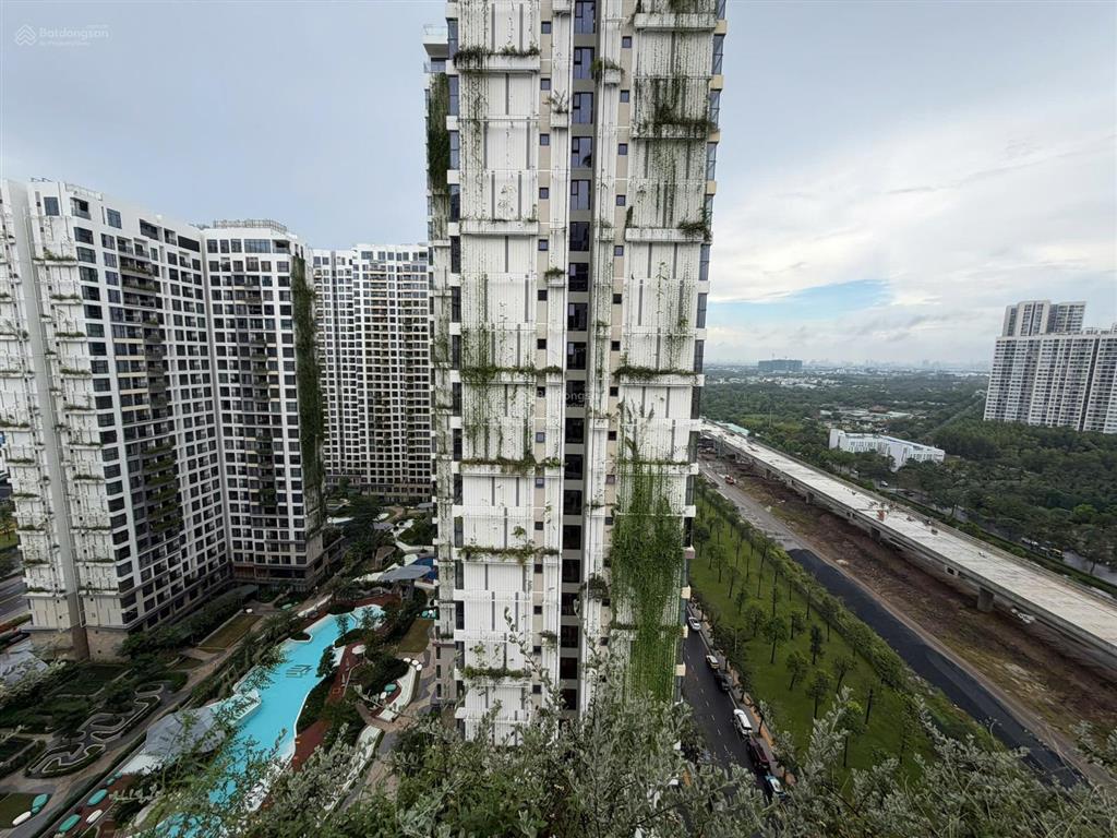 2pn góc tòa a, view hồ bơi  4.650 bao hết, tầng trung, cực thoáng  hiếm có tại lumiere boulevard