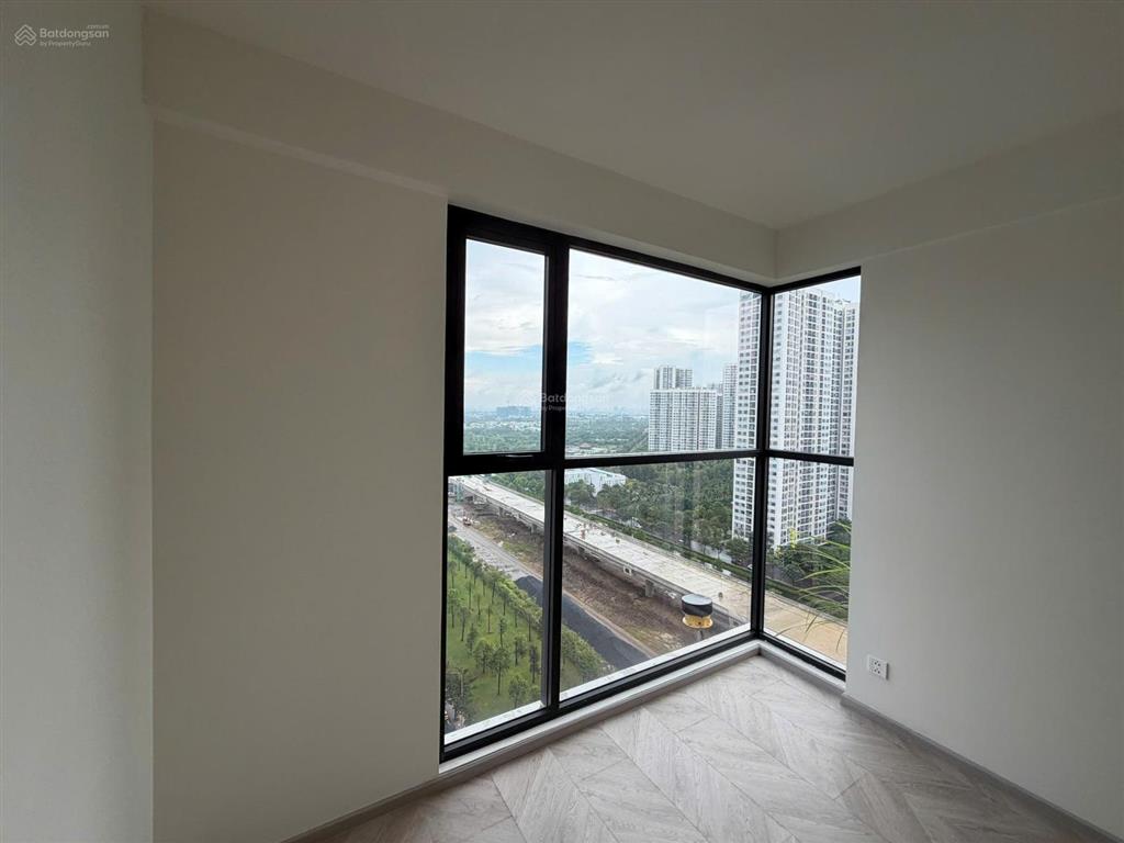 2pn góc tòa a, view hồ bơi  4.650 bao hết, tầng trung, cực thoáng  hiếm có tại lumiere boulevard