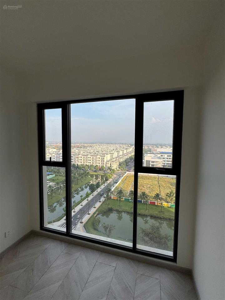 2pn góc tòa a, view hồ bơi  4.650 bao hết, tầng trung, cực thoáng  hiếm có tại lumiere boulevard
