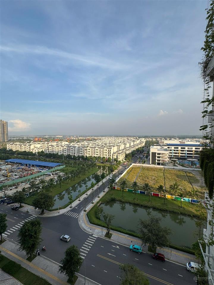 2pn góc tòa a, view hồ bơi  4.650 bao hết, tầng trung, cực thoáng  hiếm có tại lumiere boulevard