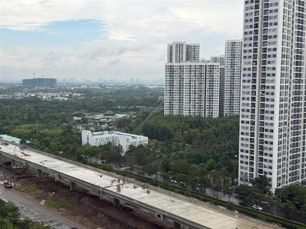 2pn góc tòa a, view hồ bơi  4.650 bao hết, tầng trung, cực thoáng  hiếm có tại lumiere boulevard