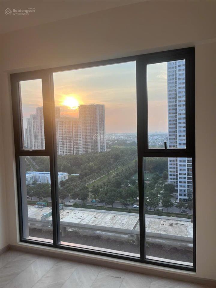 Gấp 1 căn 2pn  lumiere boulevard  chỉ 4,584 tỷ tháp e  tầng cao  nhà mới  giá tốt tại vinhomes