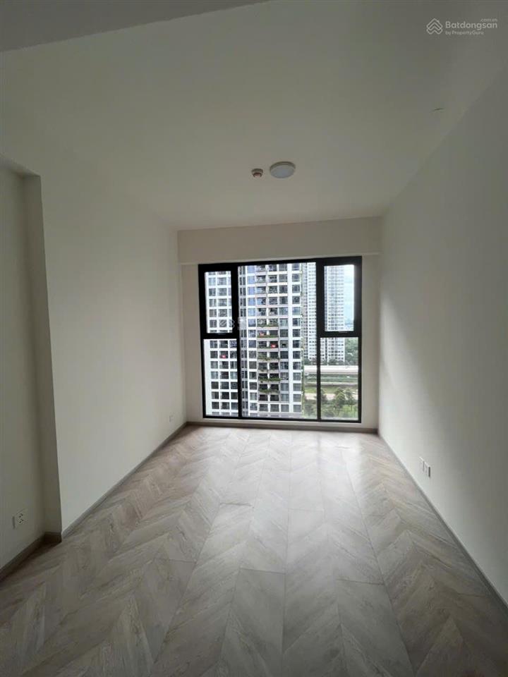 2pn góc tòa c, view trực diện hồ bơi  bán 4,5 tỷ  sẵn sổ đỏ, bán gấp trước tết