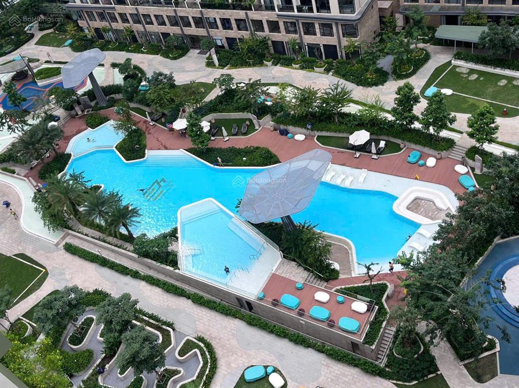2pn góc tòa c, view trực diện hồ bơi  bán 4,5 tỷ  sẵn sổ đỏ, bán gấp trước tết