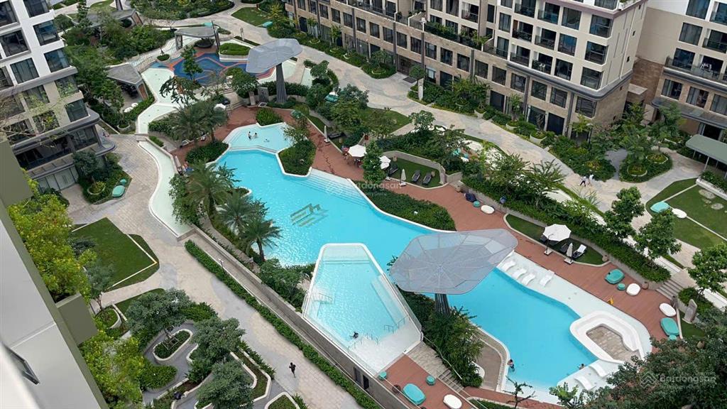 2pn góc tòa c, view trực diện hồ bơi  bán 4,5 tỷ  sẵn sổ đỏ, bán gấp trước tết