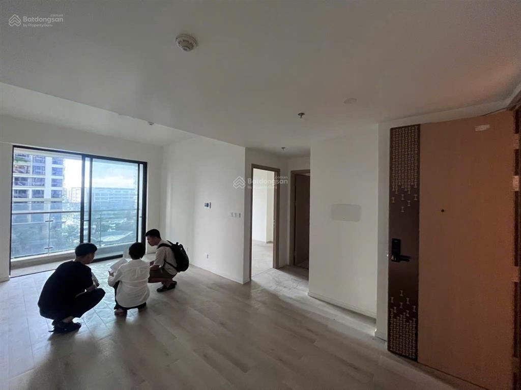 2pn góc tòa c, view trực diện hồ bơi  bán 4,5 tỷ  sẵn sổ đỏ, bán gấp trước tết