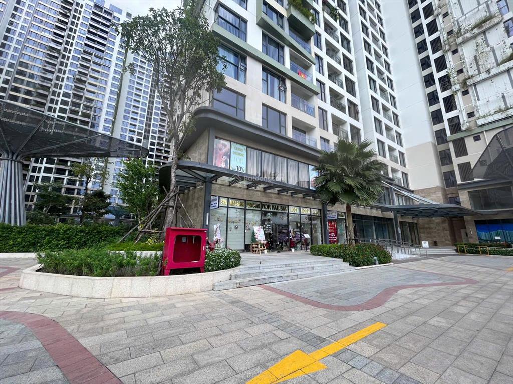 Shophouse 2 tầng tòa d, nằm trên đại lộ rộng 40m  bán 30 tỷ 464 triệu bao hết , masteri quận 9