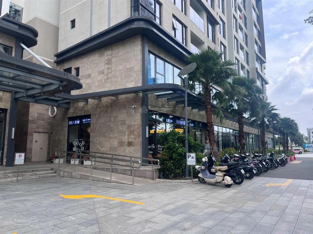 Shophouse 2 tầng tòa d, nằm trên đại lộ rộng 40m  bán 30 tỷ 464 triệu bao hết , masteri quận 9