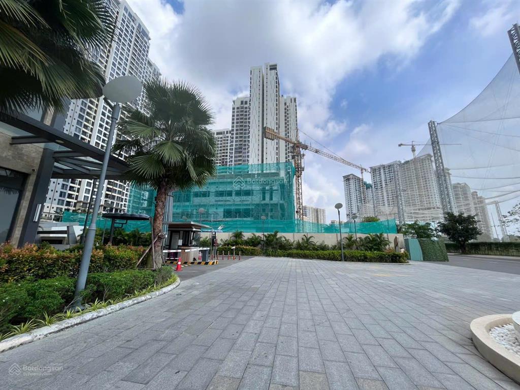 Shophouse 2 tầng tòa d, nằm trên đại lộ rộng 40m  bán 30 tỷ 464 triệu bao hết , masteri quận 9