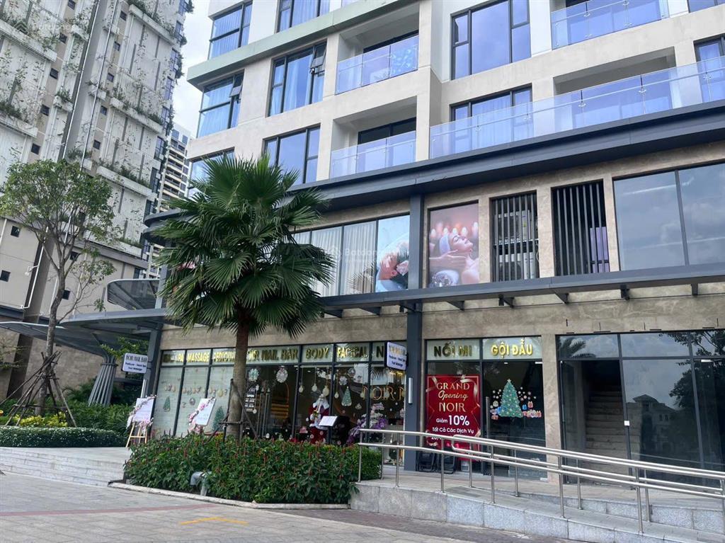 Shophouse 2 tầng tòa d, nằm trên đại lộ rộng 40m  bán 30 tỷ 464 triệu bao hết , masteri quận 9
