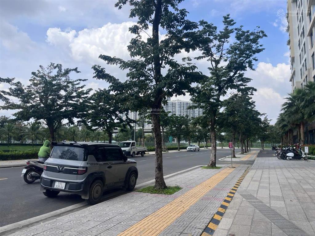 Shophouse 2 tầng tòa d, nằm trên đại lộ rộng 40m  bán 30 tỷ 464 triệu bao hết , masteri quận 9