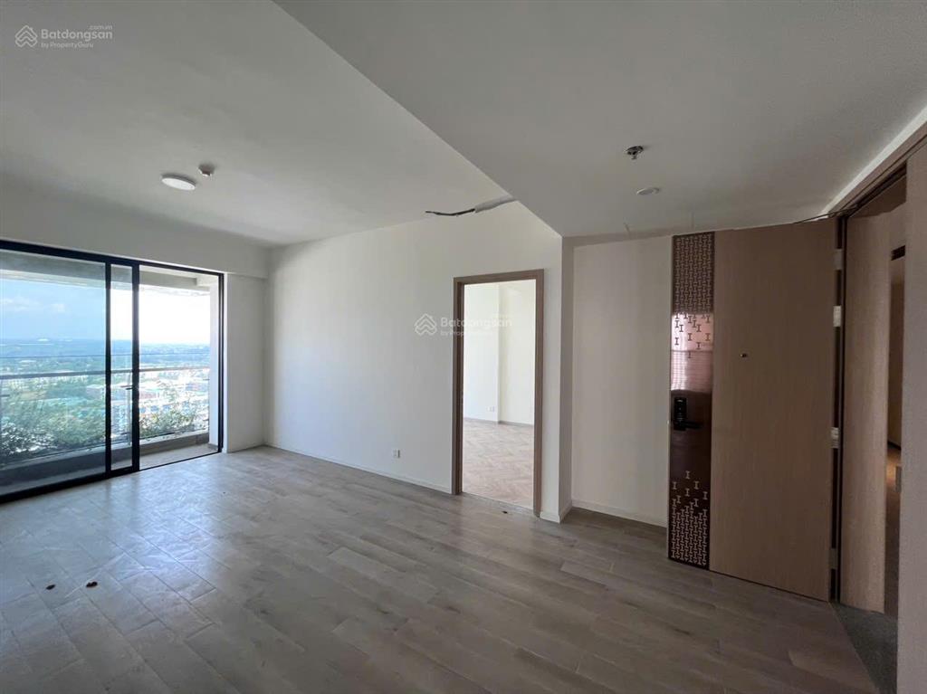 2pn  diện tích 70m2  giá bán 4 tỷ, giá cạnh tranh lumiere boulevard  cần bán gấp ngay