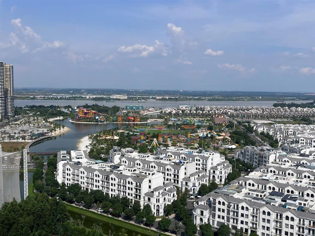 2pn  diện tích 70m2  giá bán 4 tỷ, giá cạnh tranh lumiere boulevard  cần bán gấp ngay