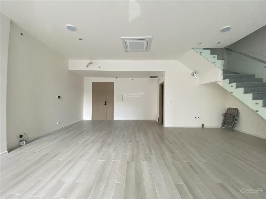 Duplex 4pn sân vườn  165m2  bán 12,5 tỷ  đẹp và tốt nhất masteri centre point quận 9