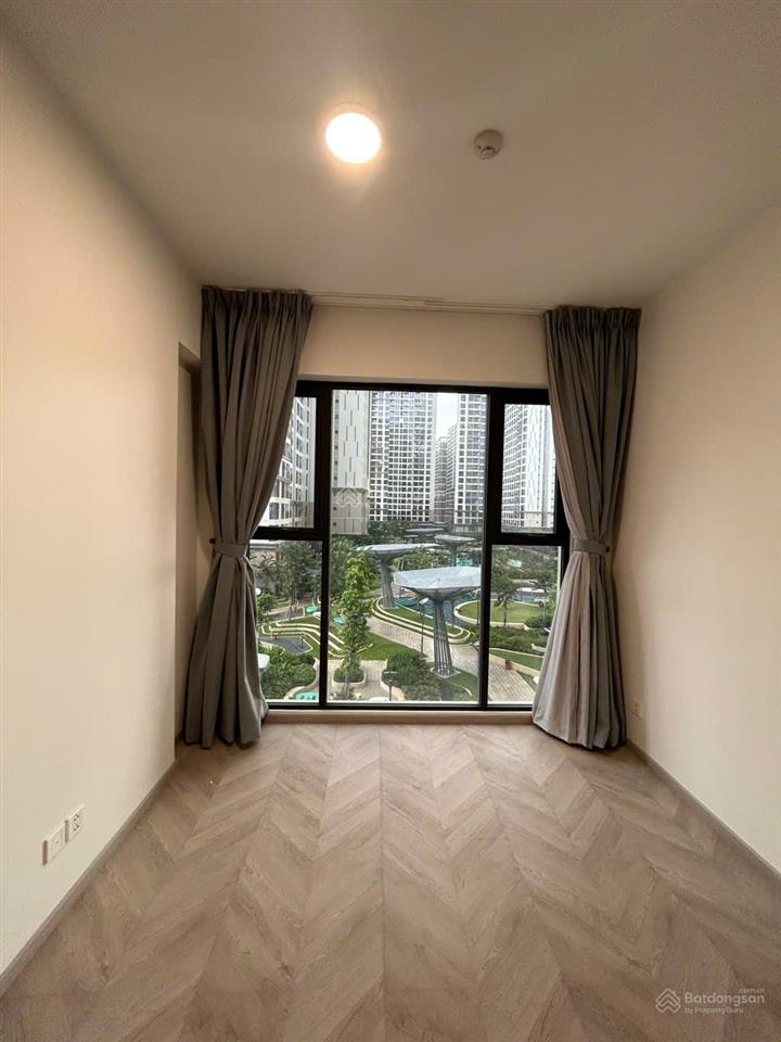 Gấp bán lắm rồi, 2pn2wc  4,2 tỷ bao hết  sẵn sổ đỏ, view hồ bơi  masteri centre point quận 9
