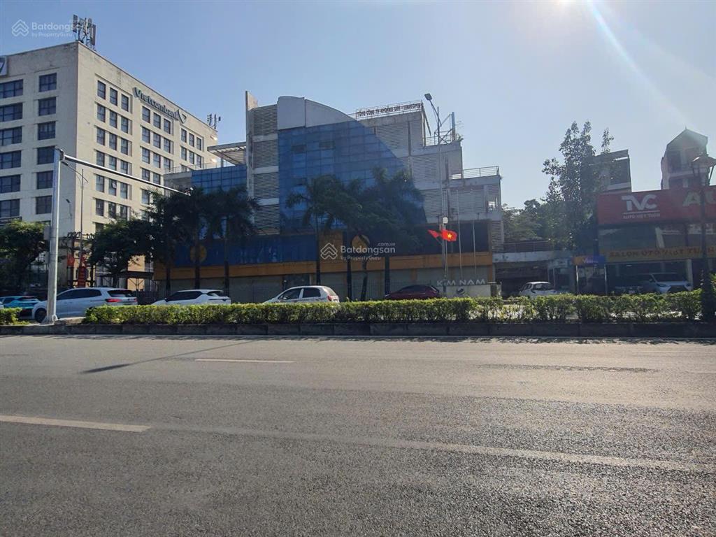 Chào thuê làm showroom mặt phố nguyễn văn cừ mặt tiền 33m diện tích 956m2x 4 tầng. kd mọi mô hình