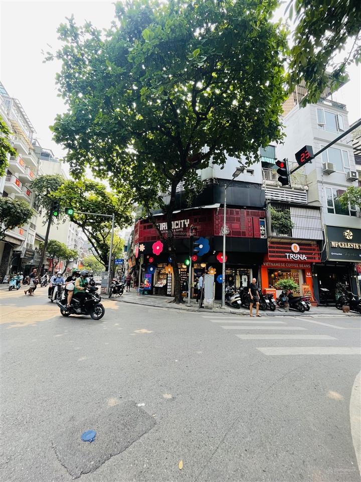 Siêu hiếm ! bán nhà phố lô góc hàng bông dt 42m2 lô góc mt 8m hàng hiếm phố cổ  kd sầm uất