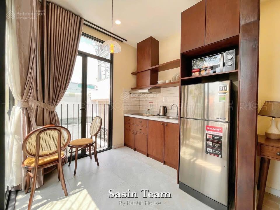 Căn hộ 1 phòng ngủ full nội thất cao cấp, ban công lớn lý tự trọng quận 1 gần chợ bến thành