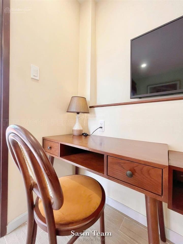 Căn hộ 1 phòng ngủ full nội thất cao cấp, ban công lớn lý tự trọng quận 1 gần chợ bến thành