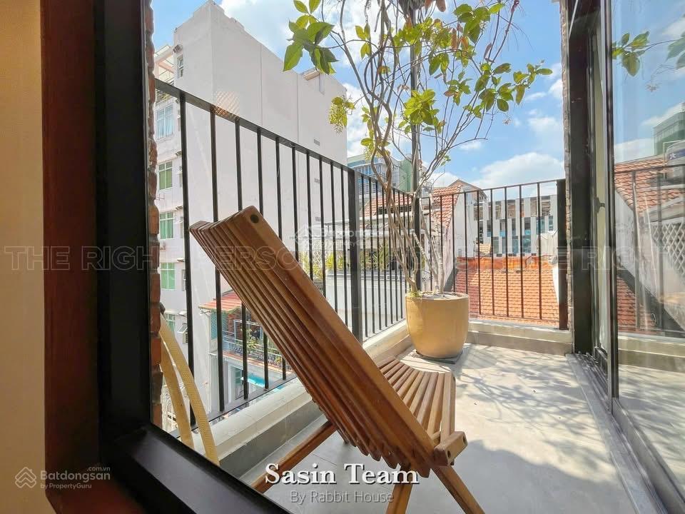 Căn hộ 1 phòng ngủ full nội thất cao cấp, ban công lớn lý tự trọng quận 1 gần chợ bến thành