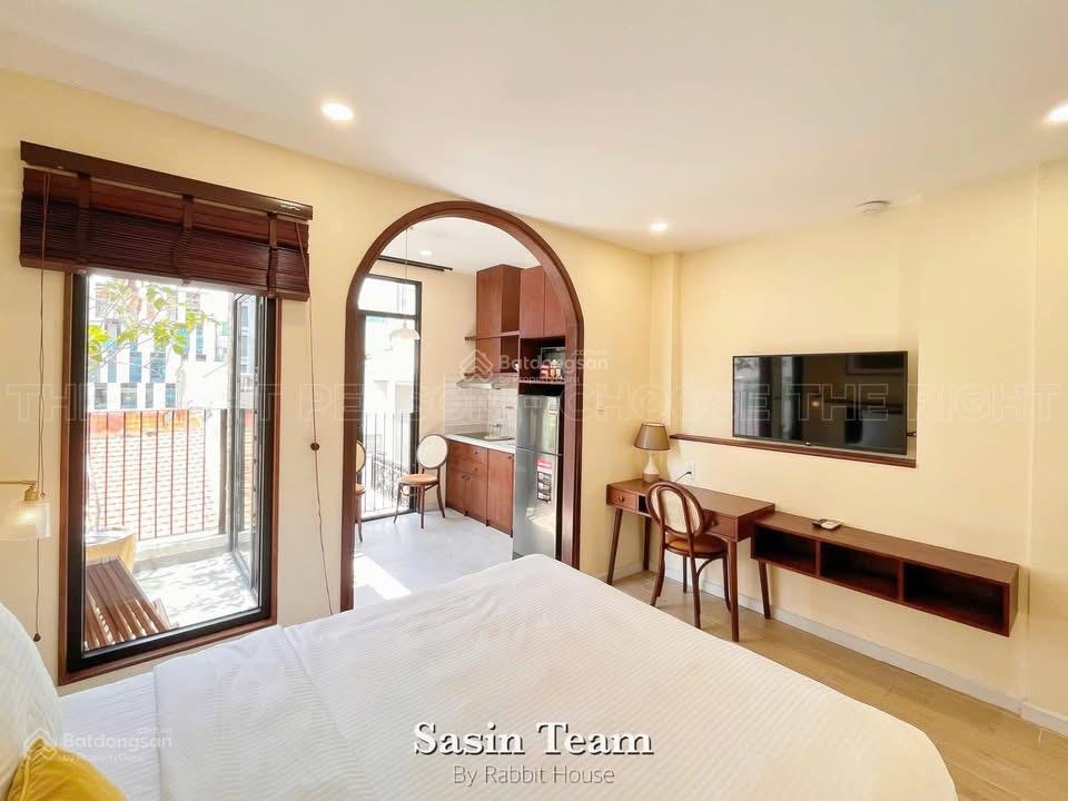 Căn hộ 1 phòng ngủ full nội thất cao cấp, ban công lớn lý tự trọng quận 1 gần chợ bến thành