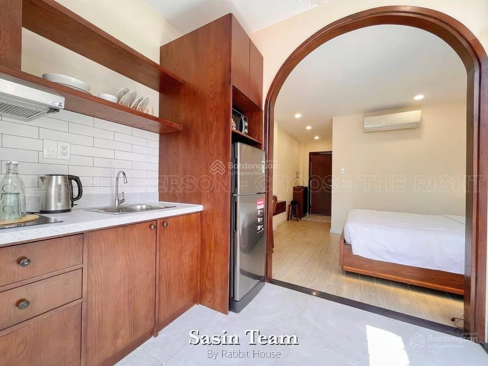 Căn hộ 1 phòng ngủ full nội thất cao cấp, ban công lớn lý tự trọng quận 1 gần chợ bến thành