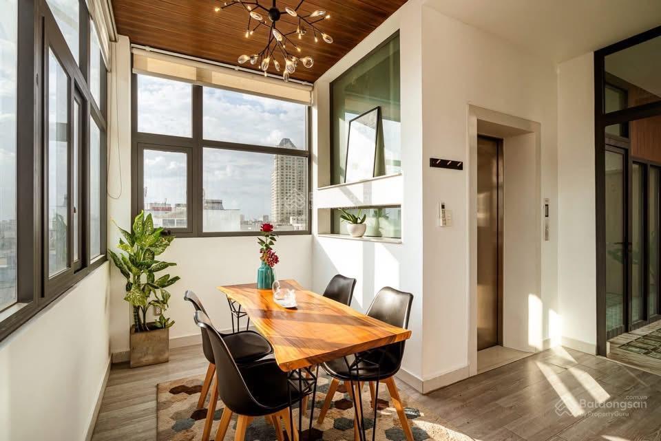 Siêu phẩm penhouse 1 phòng ngủ full nội thất trần hưng đạo quận 5 gần vòng xoay dân chủ