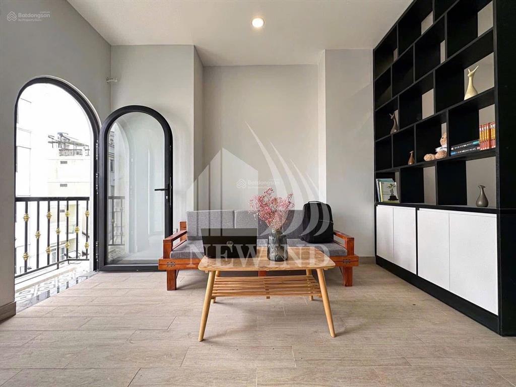Cho thuê căn hộ full nội thất, ban công lớn, máy giặt riêng bến vân đồn quận 4 gần cầu ông lãnh
