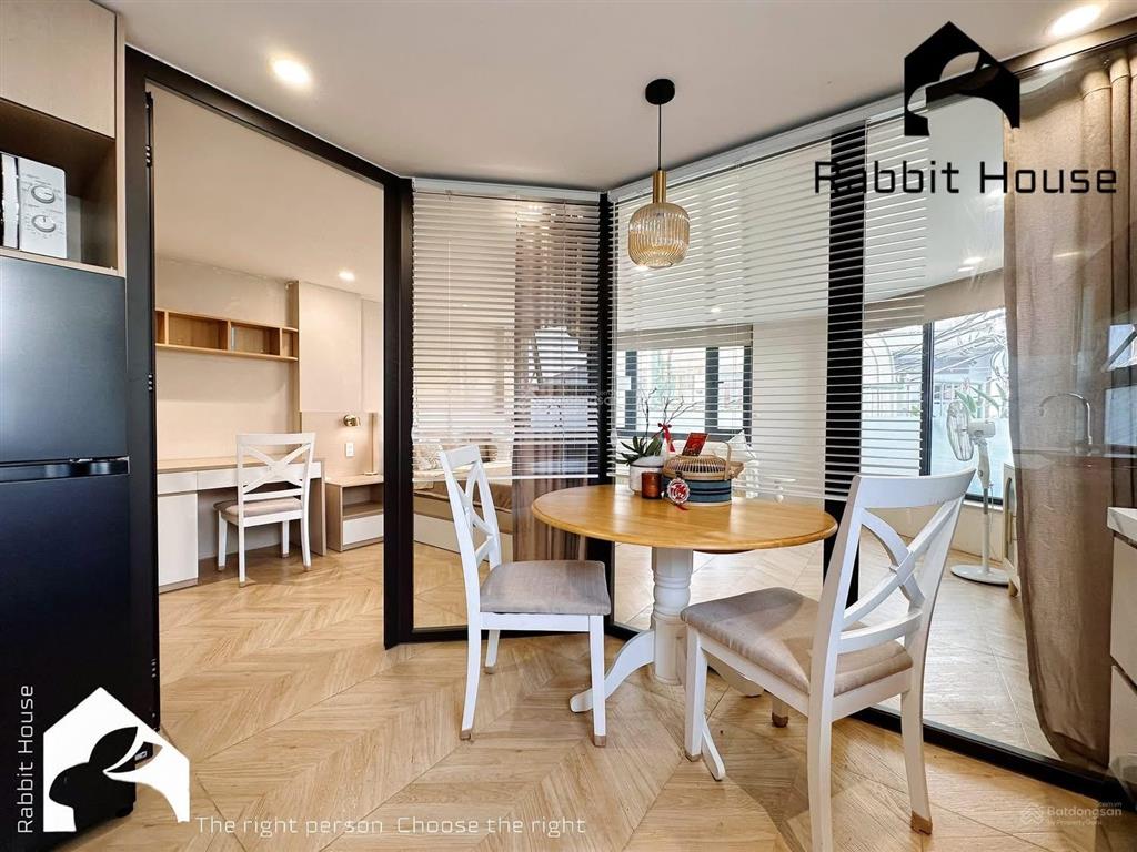 Căn hộ 1pn full nội thất, cửa sổ thoáng lê thị riêng quận 1 gần bùi viện, chợ bến thành